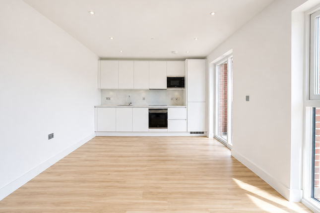 Flat 13 Watsonia Court, 3 Westray Drive, London photo 4