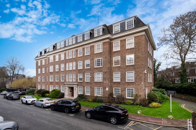 Flat for sale in St. Stephens Close, Avenue Road