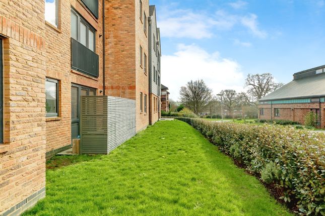 Flat for sale in Nailsworth Crescent, Merstham, Redhill
