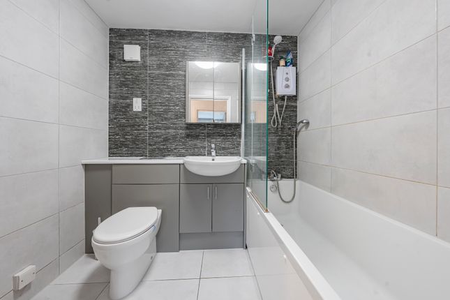 Flat 4 Hawthorn Court, 46, Rickmansworth Road, Pinner photo 3