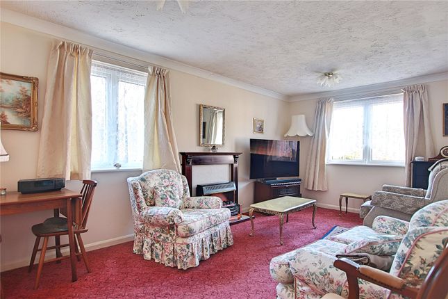 17, Silverwood Court, Rustington photo 2