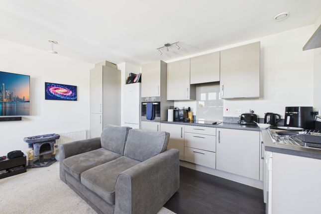 5 Elm House, Horsham photo 4