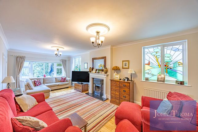 12, Grange Crescent, Chigwell photo 3