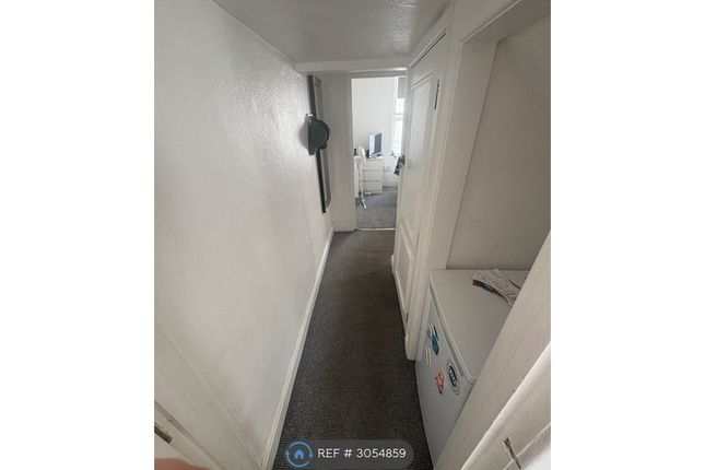 Flat   Wellington St, Gloucester photo 3