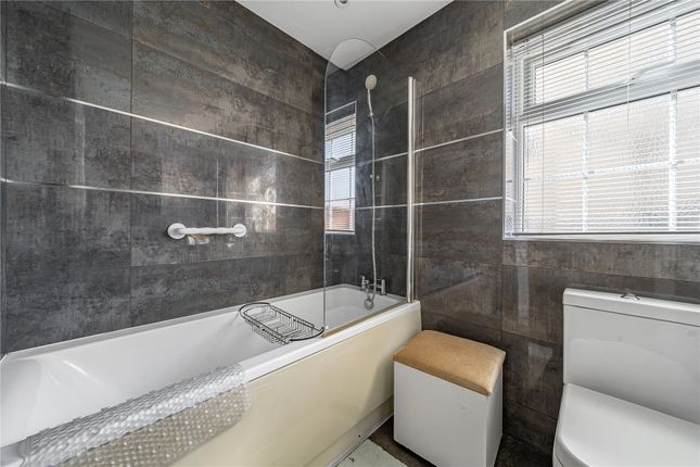 Flat 2, Briar Court, 15, Foxleigh Grange, Woking photo 5
