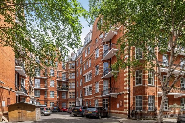 Flat to rent in Ashley Gardens, Emery Hill Street, London