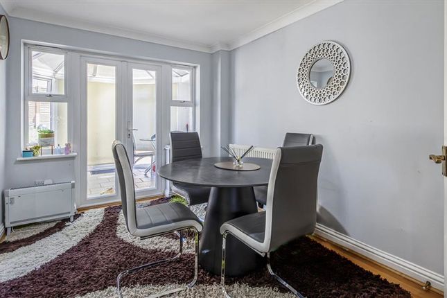 20, Barlow Drive, London photo 4