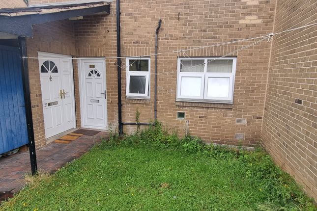 19, Brook Gardens, Dewsbury photo 2