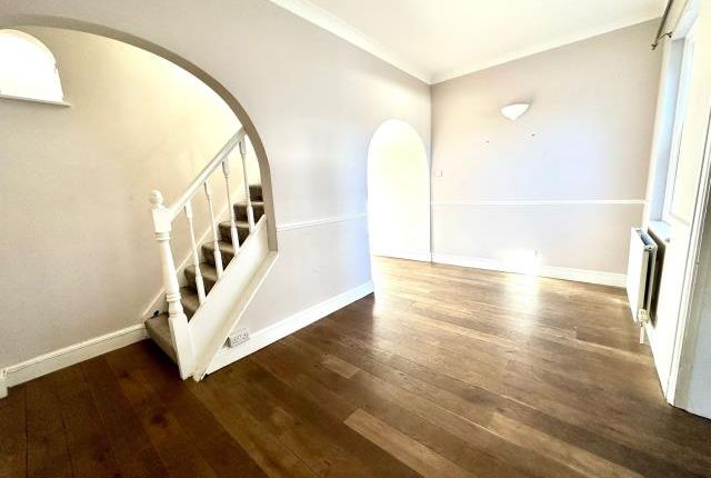 1, Avenue Cottages, London photo 4