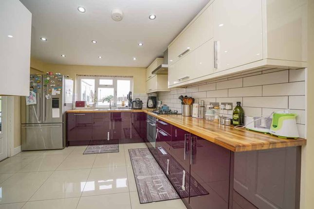 126 Long Chaulden, Hemel Hempstead photo 2