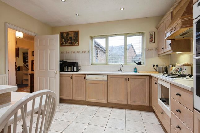 15, Curlew Crescent, Royston photo 3