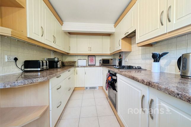 28, Ramsbury Drive, Reading photo 4