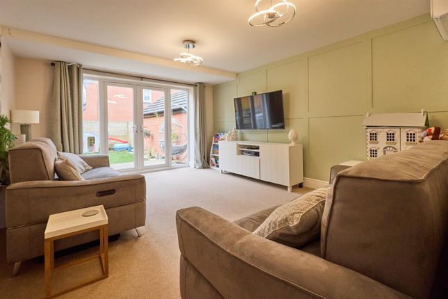 28, Cardinal Drive, Burbage photo 3