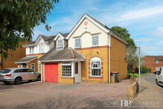 Thumbnail Detached house for sale in Beechside, Crawley
