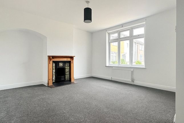 29, Dronfield Gardens, Dagenham photo 2