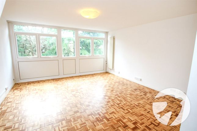 93, Tarnwood Park, London photo 3
