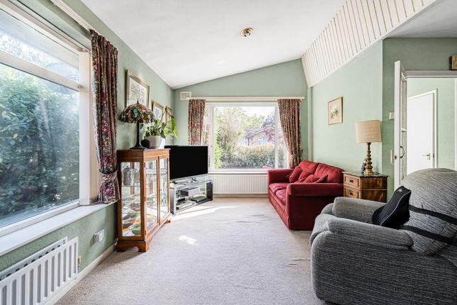 16, Honeypots Road, Surrey photo 2