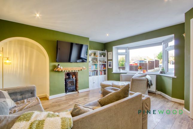 8 Nesfield Close, Chesterfield photo 3