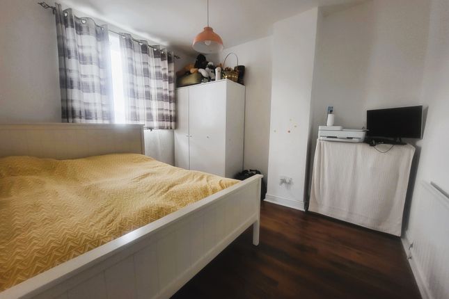 End terrace house to rent in Middleton Road, Morden
