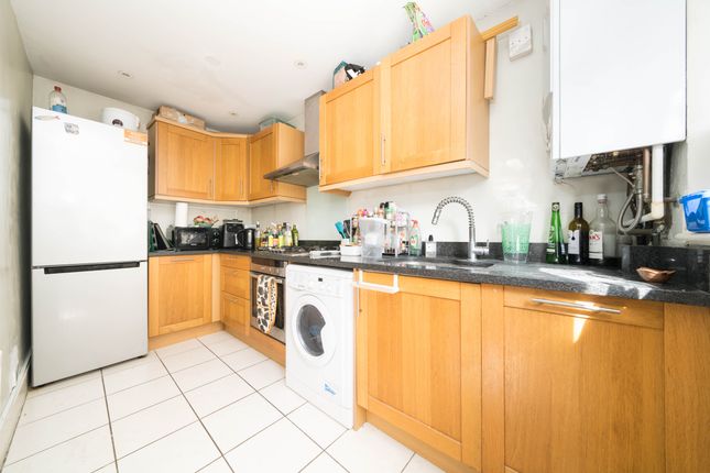 69b, Balvernie Grove, London photo 4