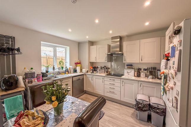 32, Woodlark Close, Buxton photo 3
