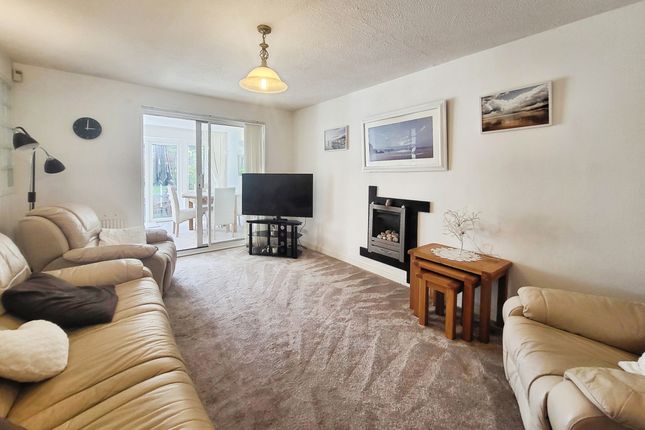 42 Cobwells Close, Leicester photo 2