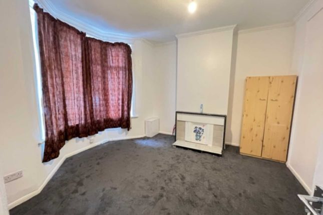 Room to rent in St`Mary Street, Plaistow