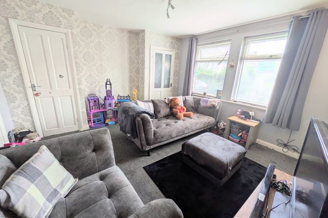 14, Lambourne Avenue, Bradford photo 2