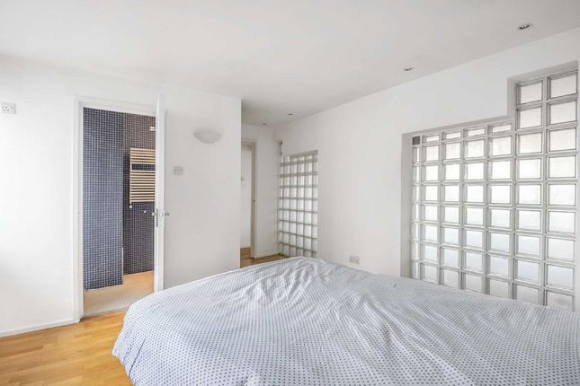 Flat for sale in North Hill, London