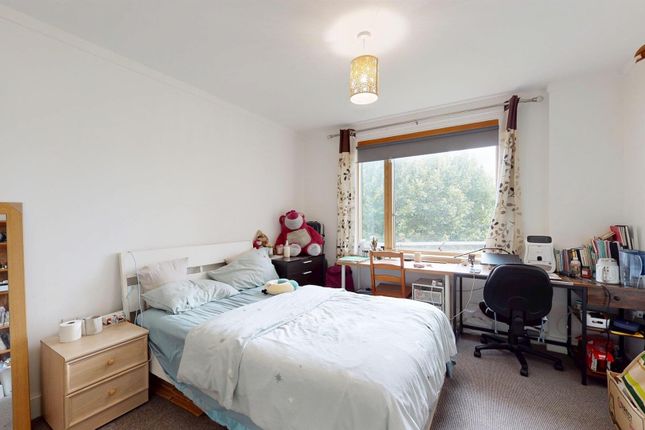 315 Manchester Road, London photo 4