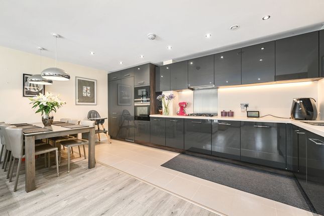 14 Swinton Court, Sevenoaks photo 2