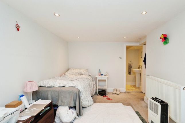 Flat for sale in Warwick Avenue, West Didsbury, Manchester, Greater Manchester