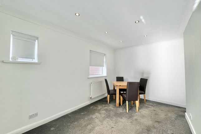 6, Winston Avenue, Cleveleys photo 4