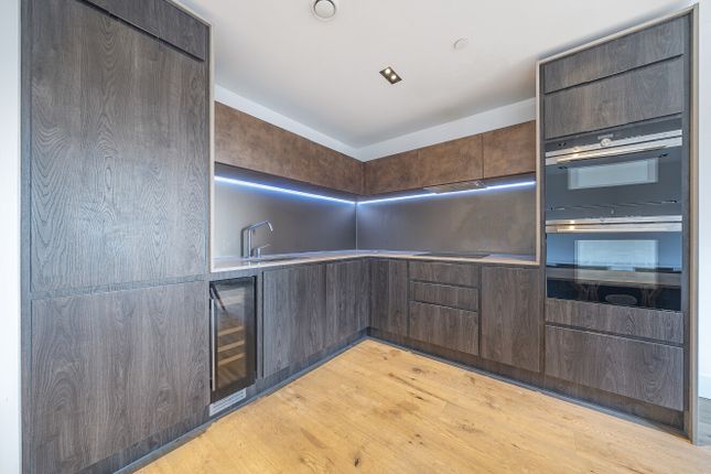 Flat 23 Keybridge House, 7, Exchange Gardens, Vauxhall photo 4