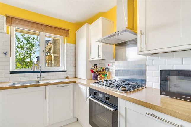 Flat 5, Venice Court, 70, St. James's Drive, London photo 3