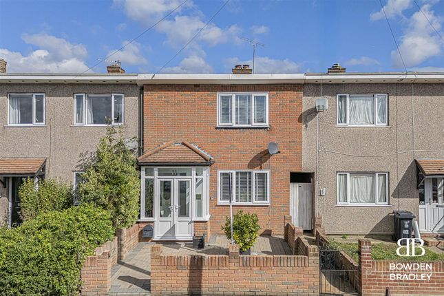 11 Burrow Road, Chigwell photo 2