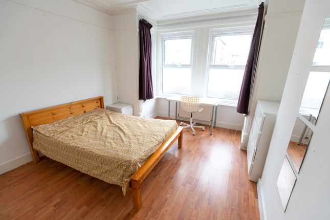72, Southampton photo 5