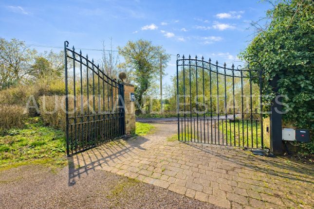 Little Acres, Foxes Lane, Brookmans Park photo 2