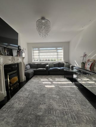 Thumbnail Maisonette to rent in Westfield Close, Enfield