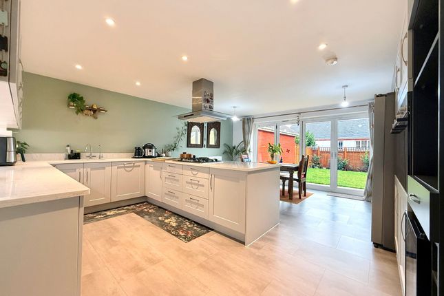 4 Ebbsworth Lane, Swindon photo 2
