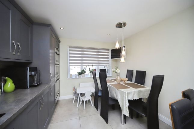 33, Leycroft Grove, TAUNTON photo 4
