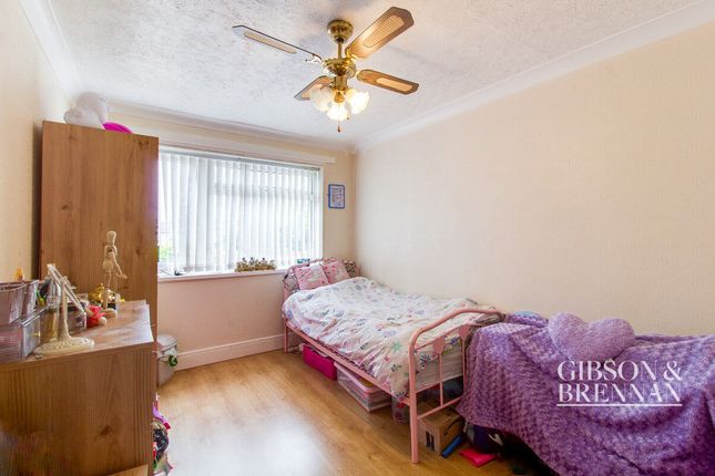Flat for sale in The Fold, Basildon
