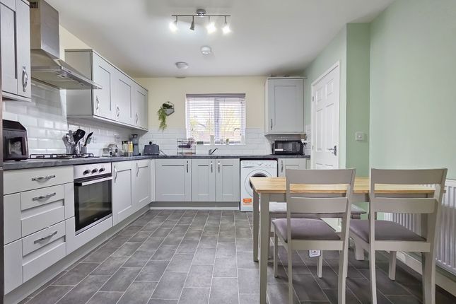84 Taylor Crescent, Bideford photo 4