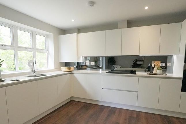 Apartment 24, Meadow Court, Evreham Road, Iver photo 3