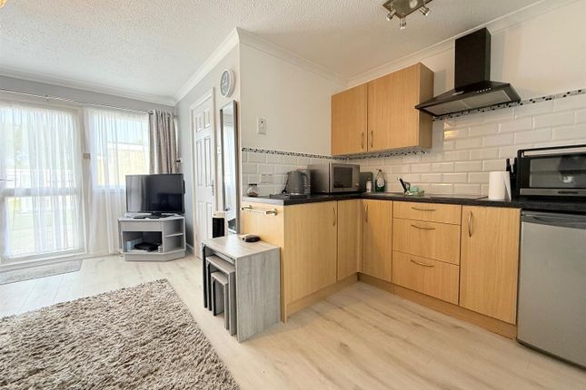143 Belle Aire, Beach Road, Great Yarmouth photo 2
