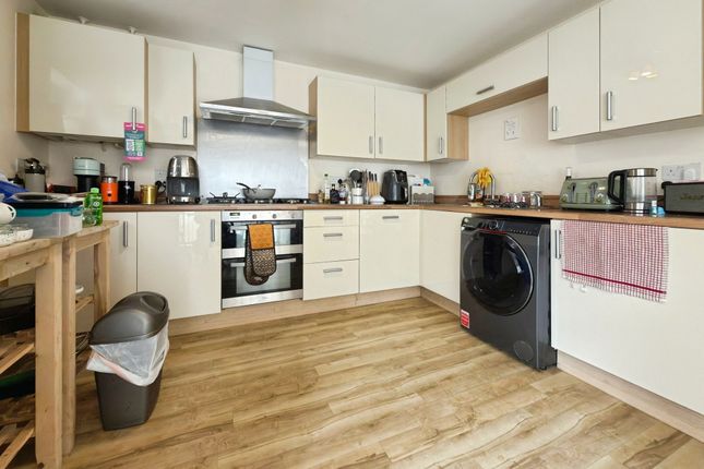 39 Barbrook Road, Swindon photo 4