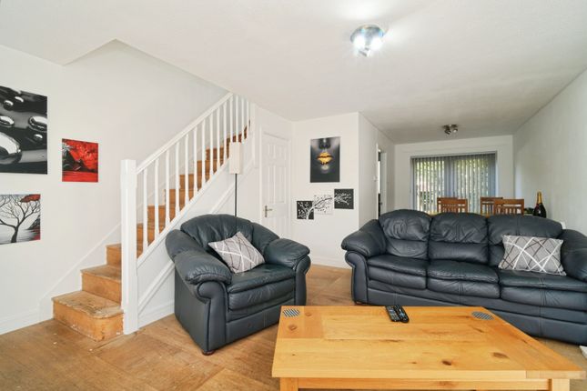 6, Eastwood Close, Bolton photo 2