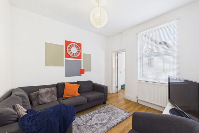 6 Ambrose Street, Cheltenham photo 2
