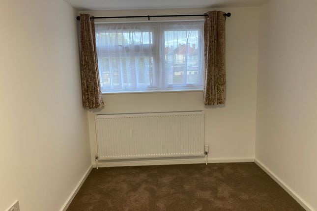 Room to rent in Westway, Neasden