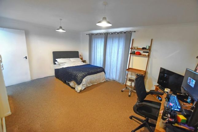 15, Westholm Court, Bicester photo 2